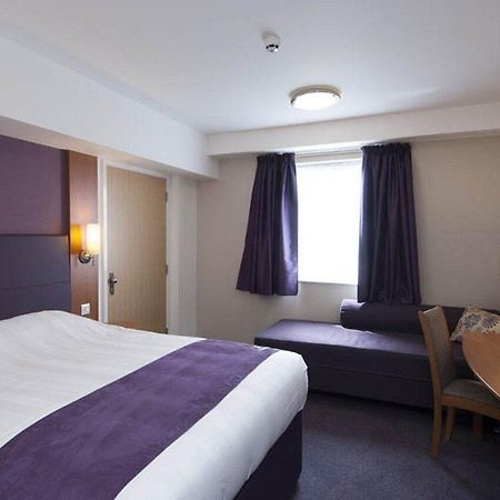 Premier Inn Брентвуд Экстерьер фото
