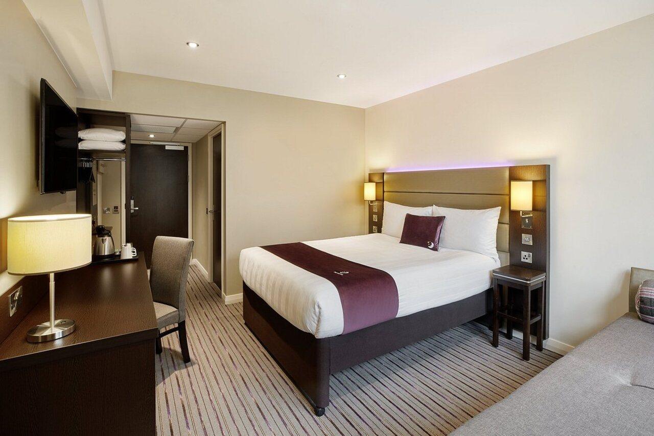 Premier Inn Брентвуд Экстерьер фото