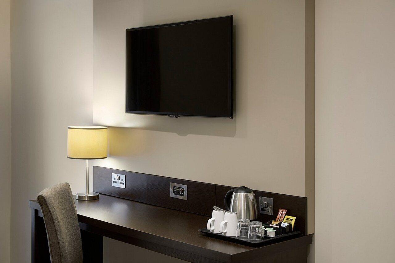 Premier Inn Брентвуд Экстерьер фото