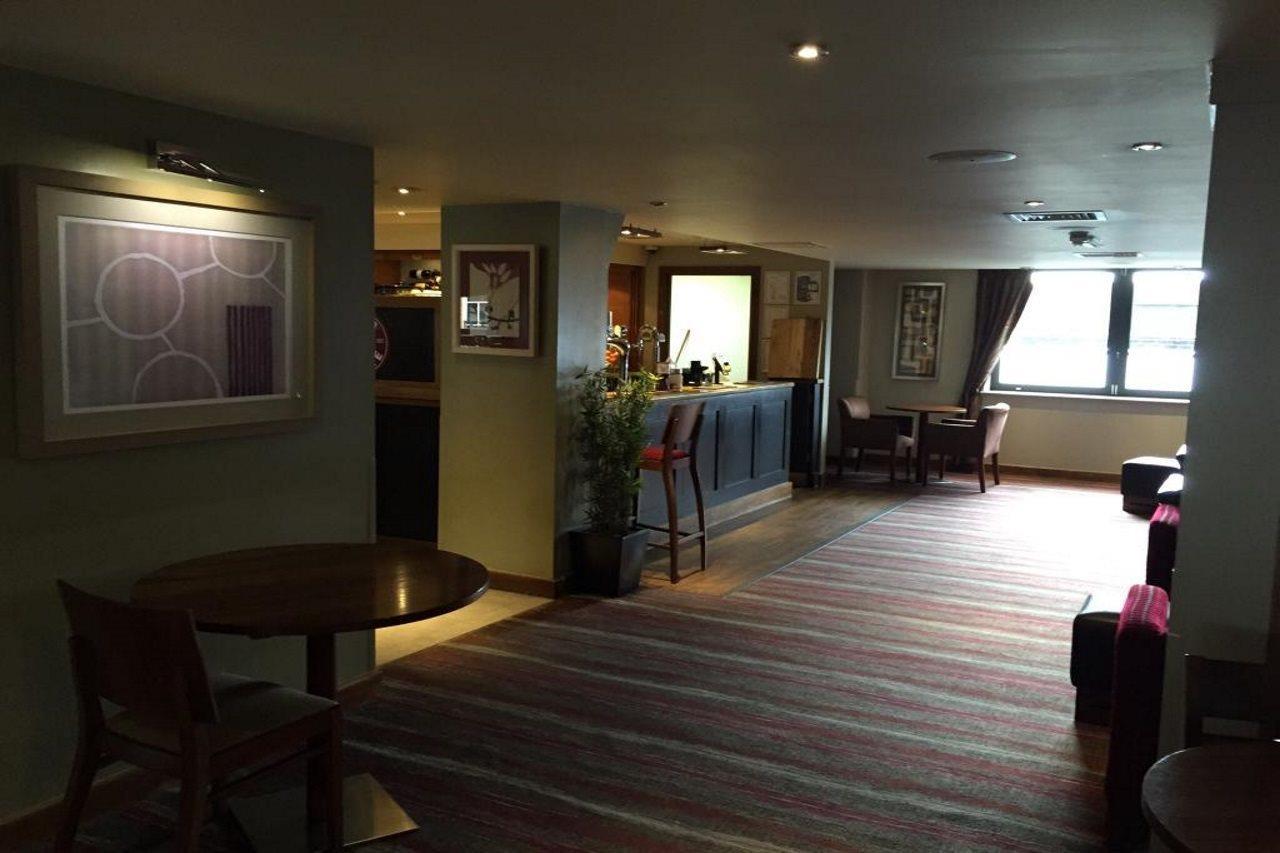 Premier Inn Брентвуд Экстерьер фото