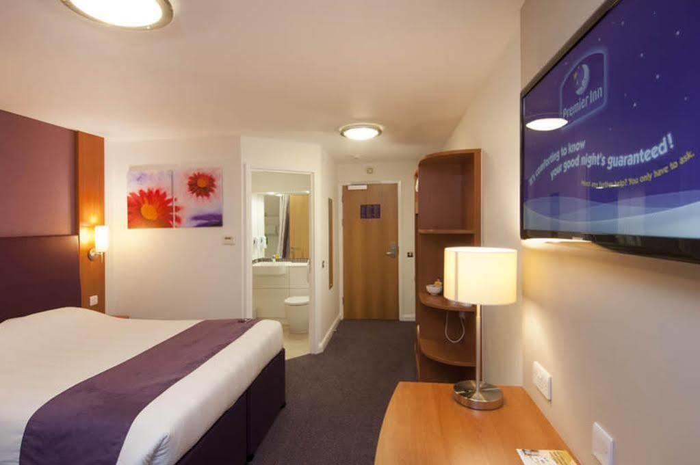 Premier Inn Брентвуд Экстерьер фото