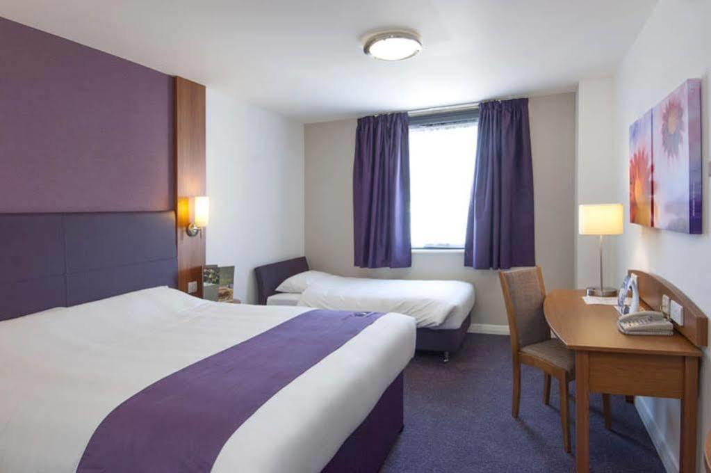 Premier Inn Брентвуд Экстерьер фото